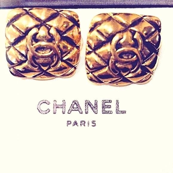 🟨CHANEL🟨VINTAGE🟨24K Gold Plated🟨Clip on Earrings - Picture 4 of 10